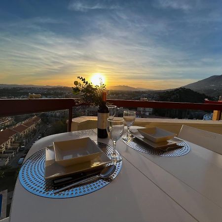 Apartamento A 900 M De La Playa Y Con Vistas Al Mar En Fuengirola Kültér fotó