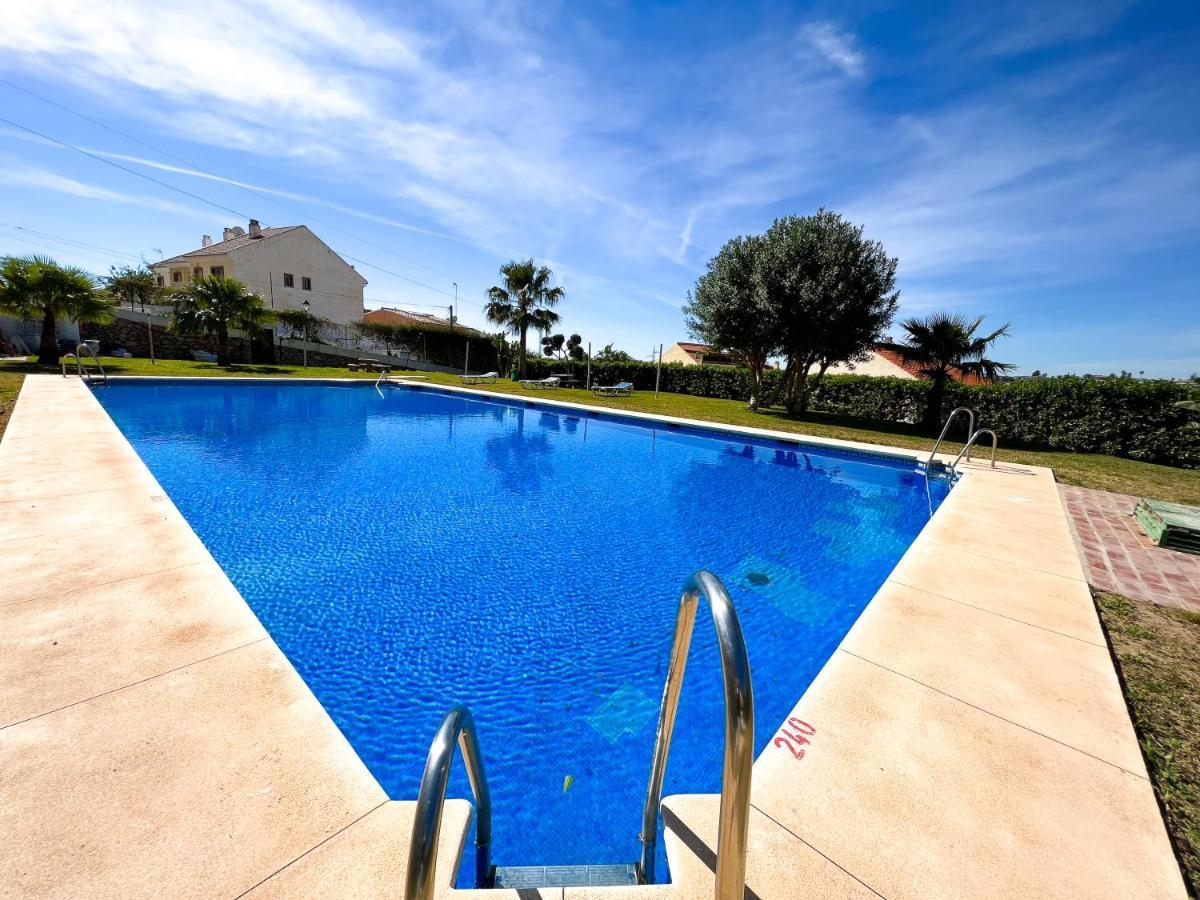 Apartamento A 900 M De La Playa Y Con Vistas Al Mar En Fuengirola Kültér fotó