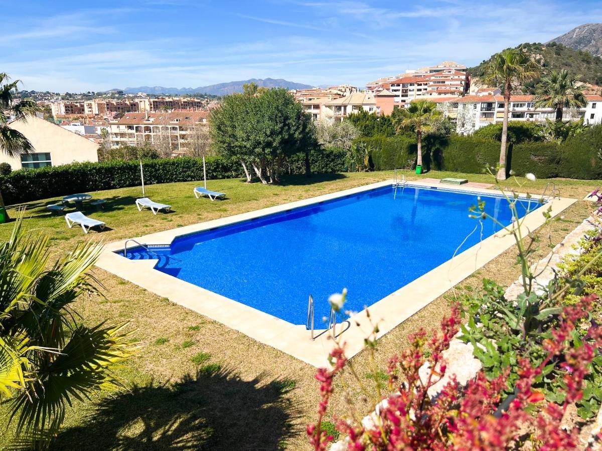 Apartamento A 900 M De La Playa Y Con Vistas Al Mar En Fuengirola Kültér fotó