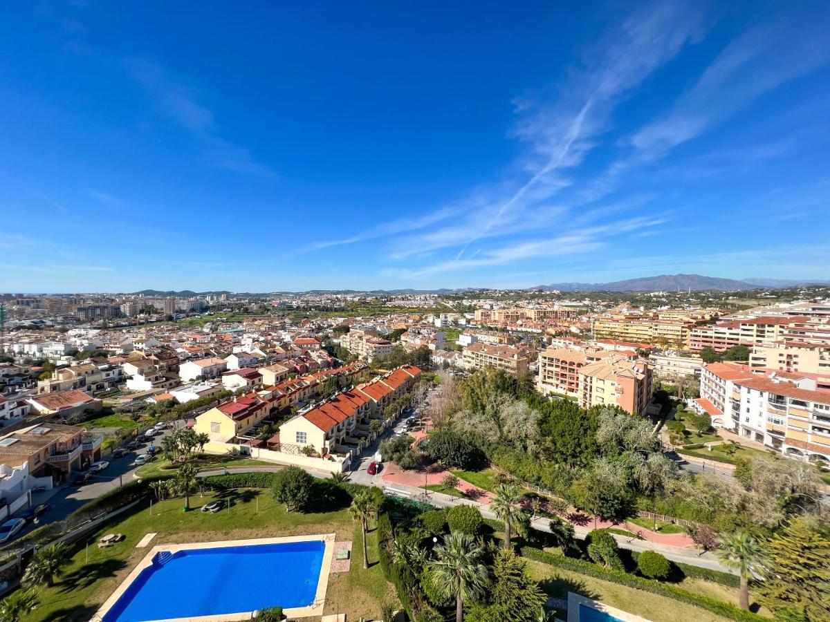 Apartamento A 900 M De La Playa Y Con Vistas Al Mar En Fuengirola Kültér fotó