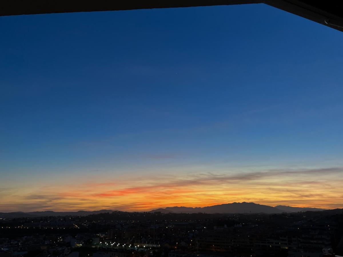 Apartamento A 900 M De La Playa Y Con Vistas Al Mar En Fuengirola Kültér fotó